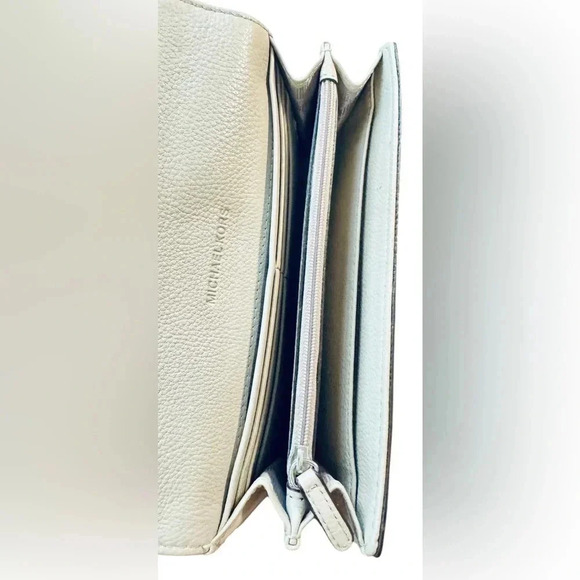 Michael Kors | Fulton Carryall Wallet in Cement - Picture 5 of 11